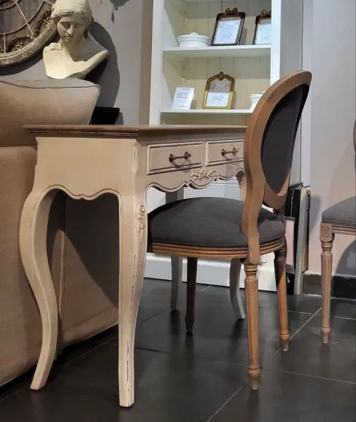 Стул "Медальон" Монограмма М