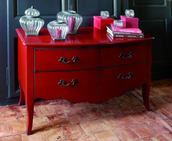 Комод красный Флоранс в темном интерьере
